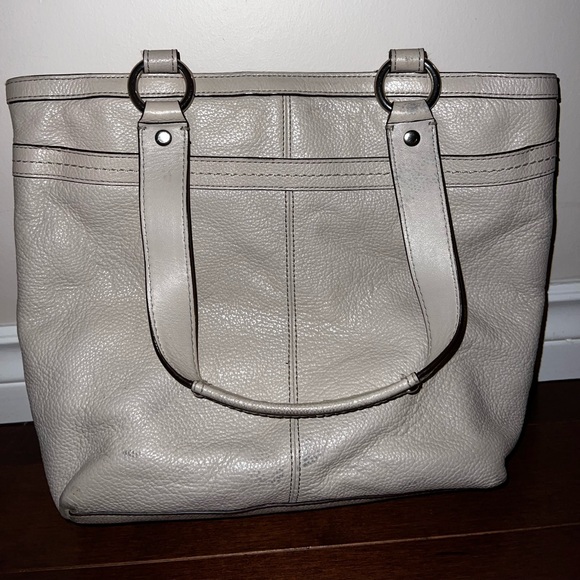 COACH Penelope Silver F1075- F14683 Pebble Leather Shoulder Bag Beige/Offwhite - Picture 2 of 6